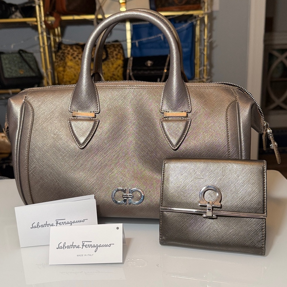 Salvatore Ferragamo SET: Metallic Platinum Gray Satchel & Wallet Silver Gancini - Picture 13 of 13